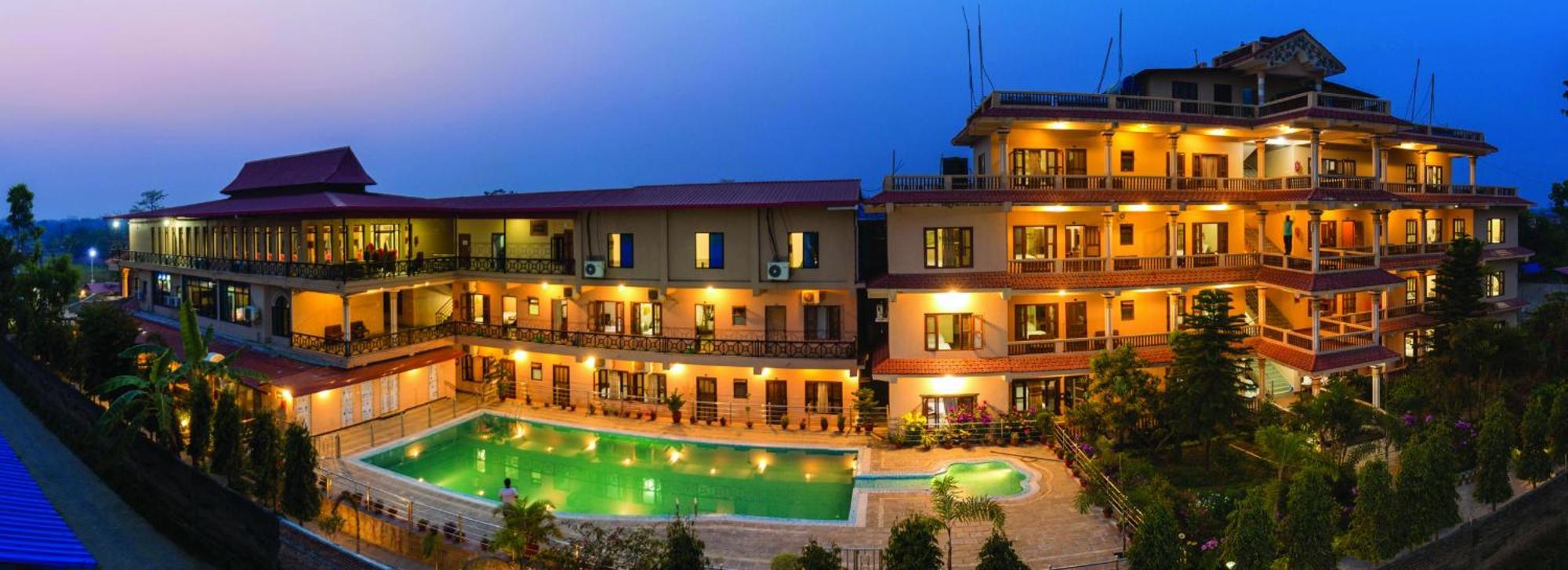 Hotel Royal Safari Sauraha Exterior photo