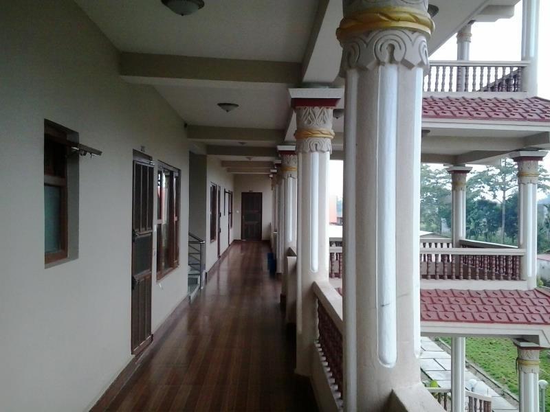 Hotel Royal Safari Sauraha Exterior photo